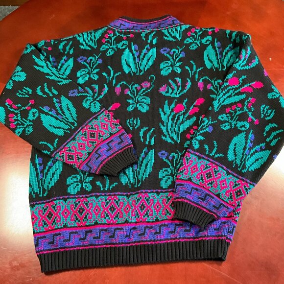 Vintage Nichelle & Dana Scott Sweater Bundle – Bold Floral & Geometric Patterns - Picture 5 of 8